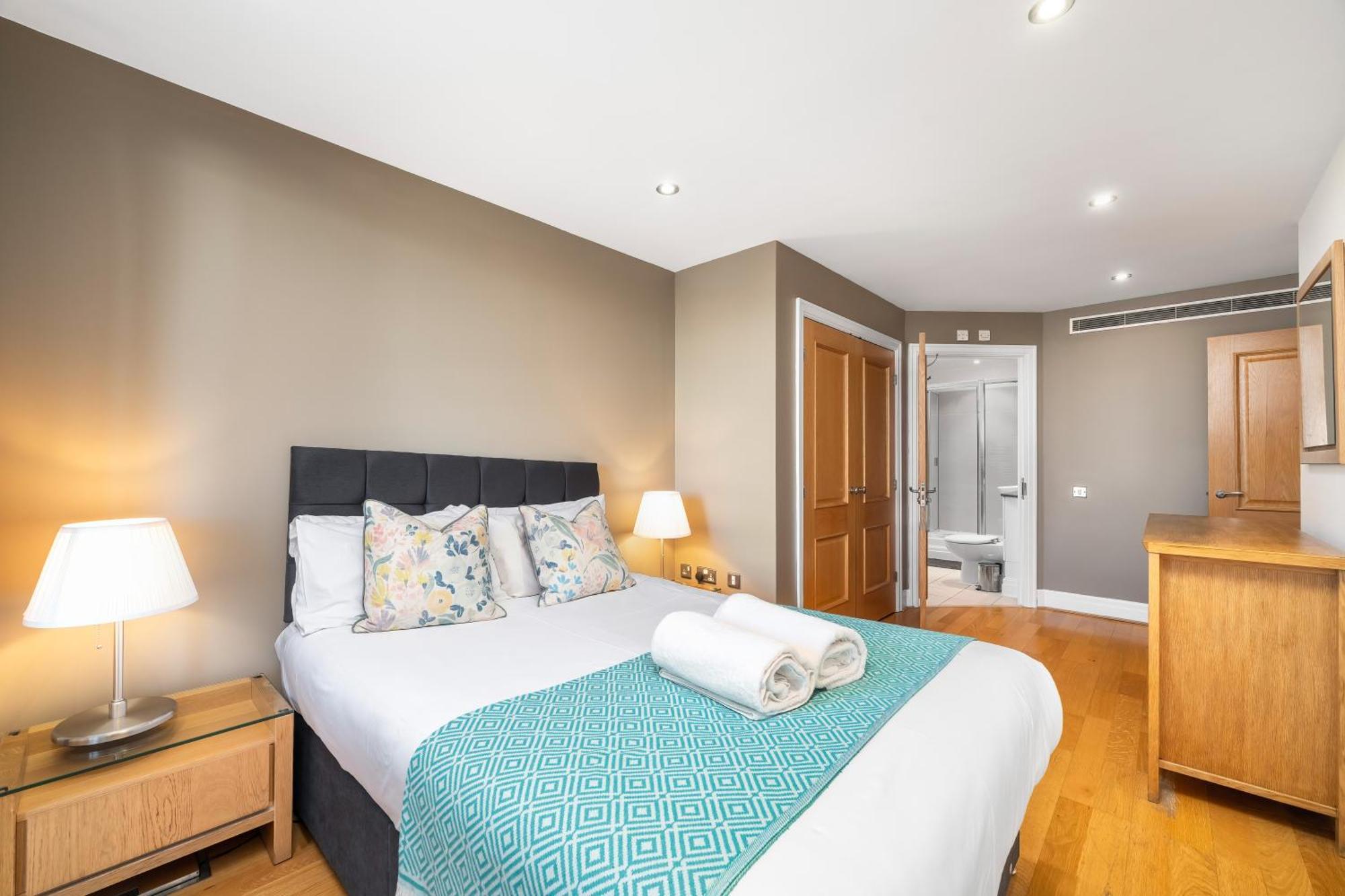 Modern Paddington Station 2 Bedroom Apartment London Bagian luar foto