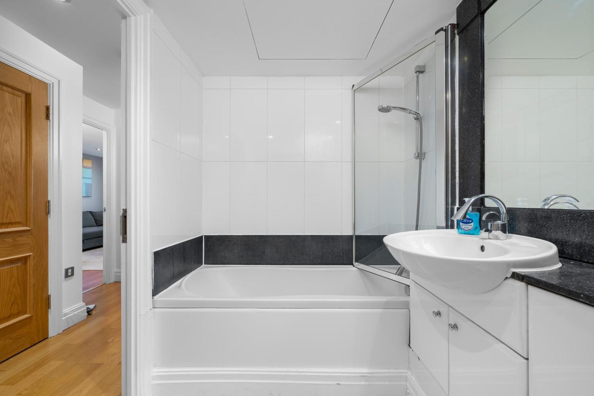 Modern Paddington Station 2 Bedroom Apartment London Bagian luar foto